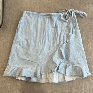 Ladies J Crew Denim Mini Skirt (sz M)